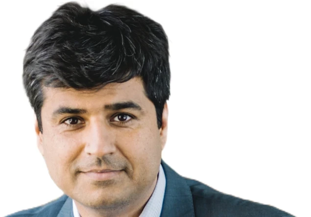 The conversation also delves into the evolution from business intelligence (BI) to AI, the advantages of using Snowflake's modern data cloud environment, and the necessity of change management and adoption for realizing AI initiatives