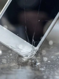 iphone dropping to the floor and smashing