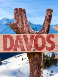 A sign pointing to the right with Davos on it 